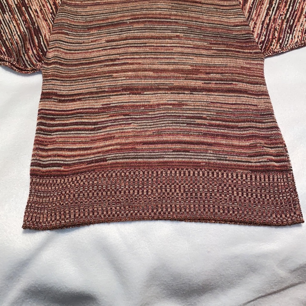 Small women’s blouse - Picture 4 of 7